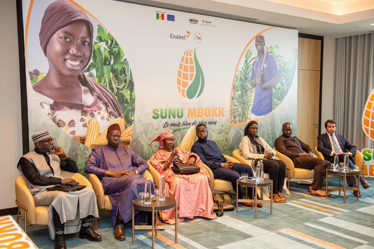 EnabelauSenegal's tweet image. Du bon maïs bien de chez nous dans le panier du sénégalais ! C'est l'engagement pris par les industriels, producteurs, commerçants et institutionnels qui viennent de signer les documents cadres de commercialisation du maïs sénégalais sous l'autorité l'Agence de Régulation des…