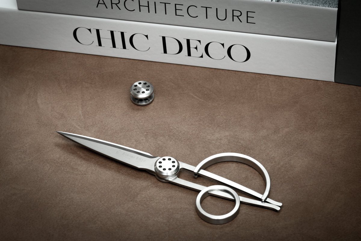 Stellar Edgeで、デザインのカッコ良さと同じくらいに重視しているテーマが発想の転換。

商品をぱっと見た時に

「そんな発想があったのか！」

と思われるものでないといけない。これがとっても難しいが、面白い部分でもある。