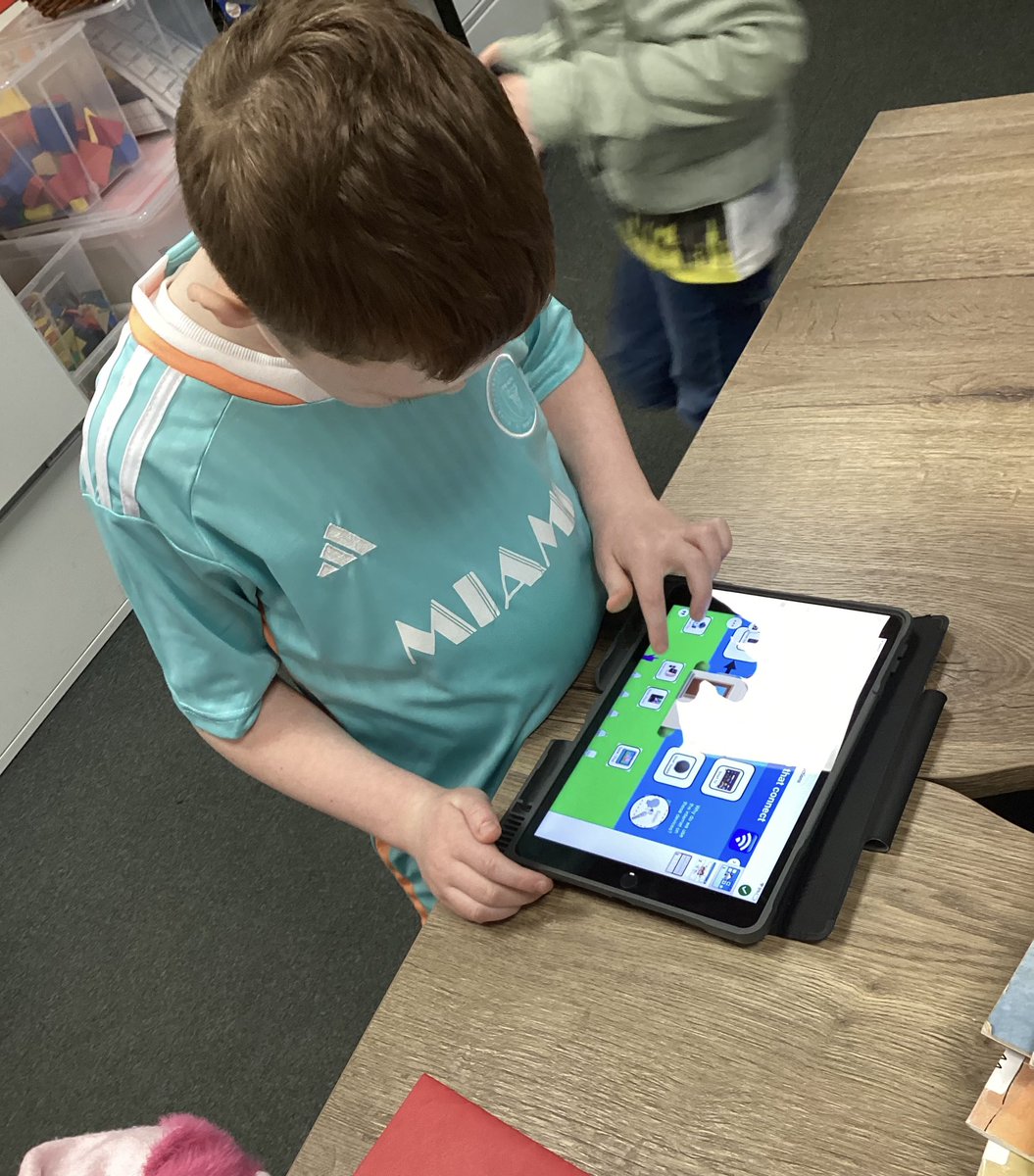 NewchurchCP's tweet photo. In computing, Year 2 explored Safer Internet Day by considering why we don't share personal information online and how to create a secure password. #NewchurchComputing https://t.co/J1hfxR38lM