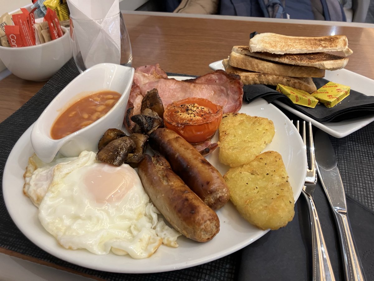 Superb breakfast on ⁦<a href="/tfwrail/">Trafnidiaeth Cymru Trenau Transport for Wales Rail</a>⁩ 10.30 Manchester - Cardiff. Best on UK service train. Such a shame other operators don’t offer this standard of freshly cooked catering any more.