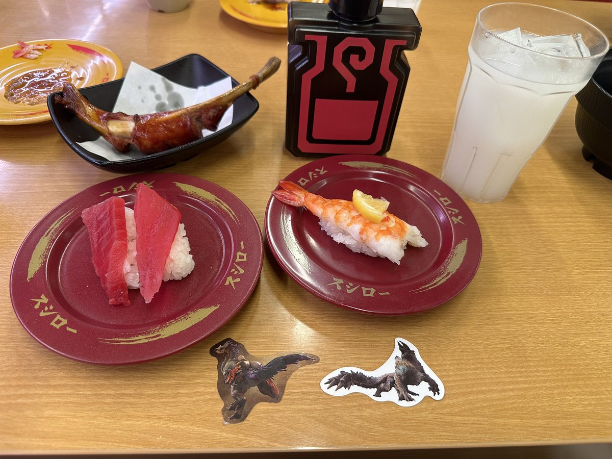 MaxG2409's tweet photo. スシロー行ってきました。コラボ寿司とお肉おいしかった！クリアボトルは鬼人薬でしたー！
金冠２つゲット！
フルフル当たるかなあ。
#スシローのテーブルマナー https://t.co/t3hNxb9Cse