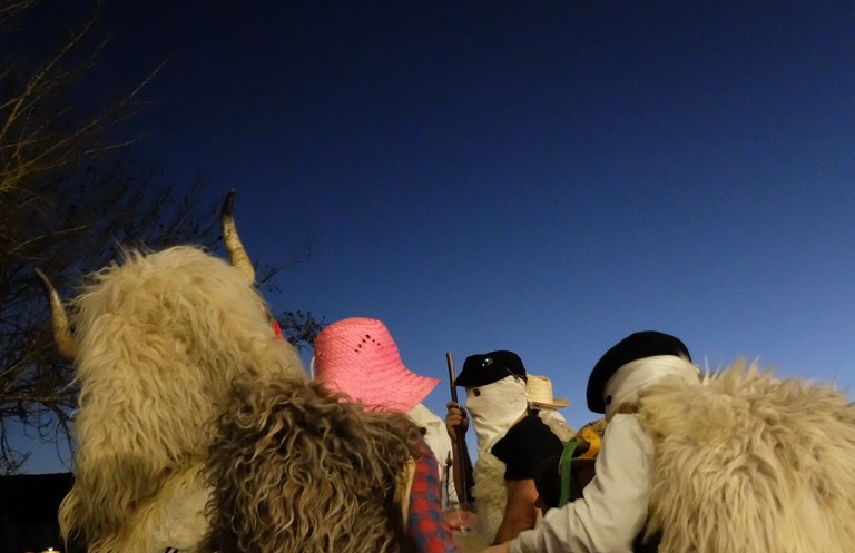 Inauteriak 2025 oinarrizko egutegia
🗓️ dantzan.eus/albisteak/inau…

Aurten berandu datoz inauterietako data nagusiak, baina badatoz! Otsailaren 27an izango da Ostegun gizena eta martxoaren 4a Inaute asteartea; datozen asteetan mozorroak nonahi.