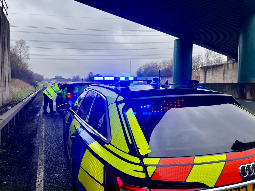 StaffsRCT's tweet image. Today we are continuing with #OpSaferLanes on the #M6, #M6TOLL, #A38 and #A500. A number of vehicles have already been stopped today and dealt with for offences. 

#Keepleft #OpLightning. 

Team 1