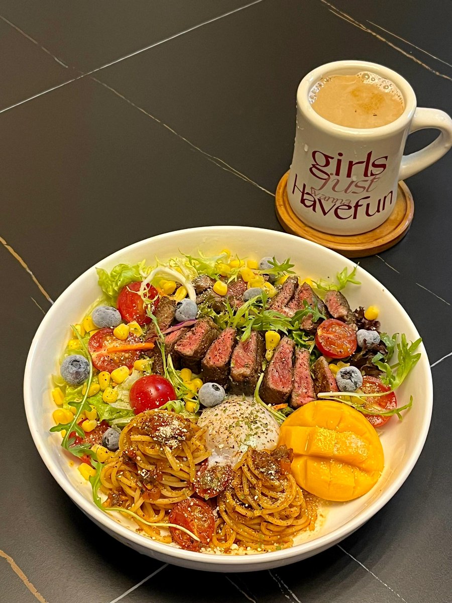 BasiaOnly's tweet image. The sun shines in through the window, and breakfast is ready. Healthy and delicious, full of energy for today! 🌞🍳 #breakfast #coffee