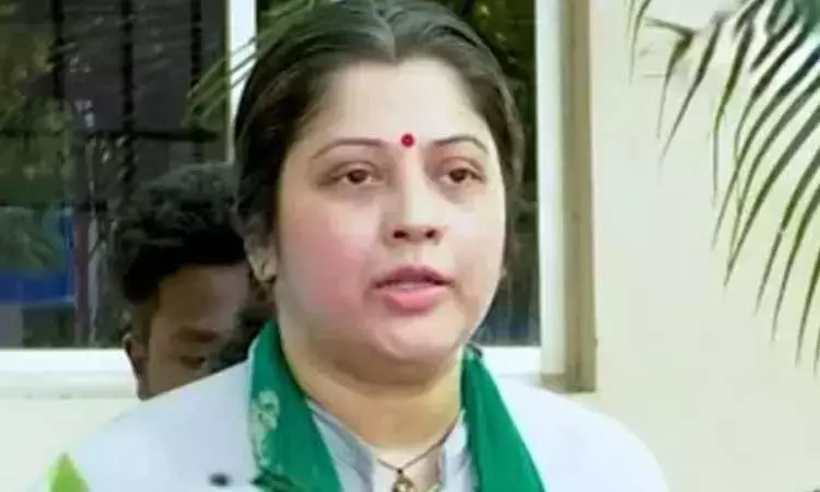 Tazhal_Media's tweet image. நடிகை விஜயலட்சிமி தன் மீது கொடுத்த புகாரை ரத்து செய்யக்கோரி சீமான் தொடர்ந்த வழக்கில் பிப்-19- ஆம் தேதி ஐகோர்ட் தீர்ப்பு. #seemancase #seemanloves #actorvijayalaksmi #சீமான் #நடிகைவிஜயலட்சிமி