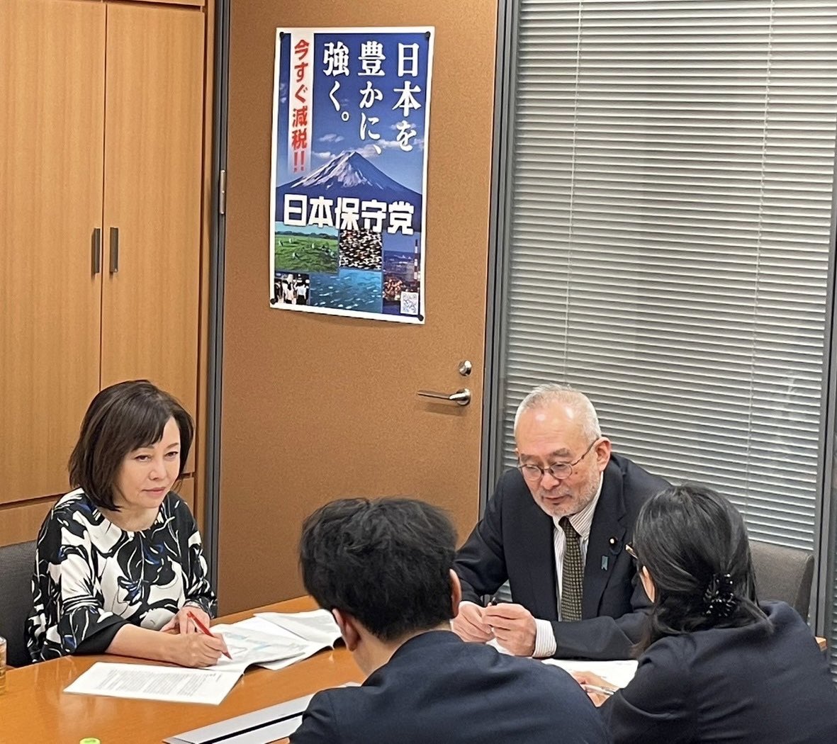 政府による弾圧ではなく、家族に強制結婚させられ、家庭内暴力にさらされたといった事案を難民認定したケースもある。
トランプ政権が国境管理を厳しくする中、日本は甘いとなると、どっと偽装難民が押し寄せる。
厳格な対応が必要だ。