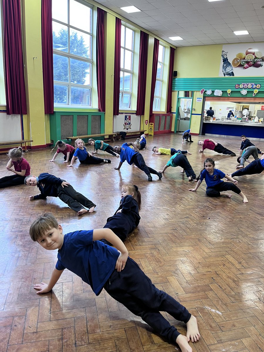 MrsamThatto's tweet photo. Our final Pirate Fitness lesson today - we all felt our hearts beating fast to show how hard we’d worked out! 

#ThattoPrim_1SJ @MrsSJ_Thatto #ThattoPrim_PE #ThattoPrim_enthusiastic https://t.co/jtykR350a2