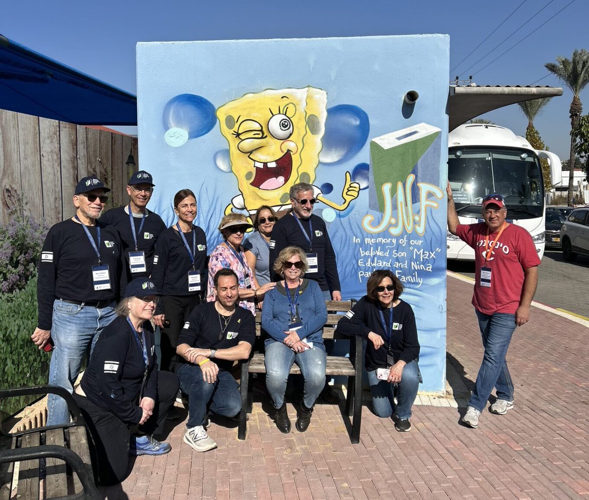 The volunteers did everything from clearing cauliflower remnants in a field in Israel’s north to making food and preparing care packages for IDF soldiers. - cincyjewfolk.com/2025/02/13/fro…