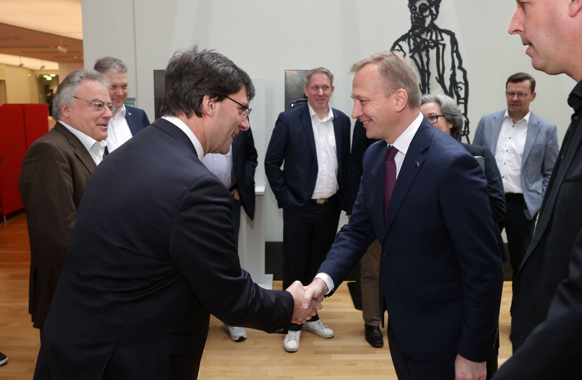 Landtag NRW (@landtag_nrw) on Twitter photo 🇪🇺-Haushaltskommissar <a href="/Piotr_Serafin/">Piotr Serafin</a> der <a href="/EU_Commission/">European Commission</a> besuchte heute auf seiner #TourdEurope den Landtag. Die Abgeordneten des Haushalts- und Europaausschusses sprachen mit ihm u.a. über Perspektiven von #NRW im 🇪🇺 Haushalt und #Fördermittel.
↪️landtag.nrw.de/home/aktuelles… 🇪🇺-Haushaltskommissar <a href="/Piotr_Serafin/">Piotr Serafin</a> der <a href="/EU_Commission/">European Commission</a> besuchte heute auf seiner #TourdEurope den Landtag. Die Abgeordneten des Haushalts- und Europaausschusses sprachen mit ihm u.a. über Perspektiven von #NRW im 🇪🇺 Haushalt und #Fördermittel.
↪️landtag.nrw.de/home/aktuelles…