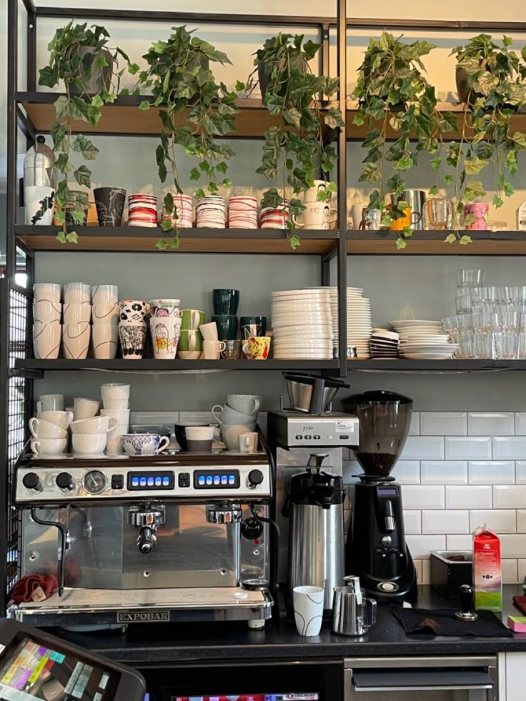 glostcoffee's tweet photo. ㅤ
           ⠀٬ 𖥸 : 𝗚𝗲𝘁 𝗟𝗼𝘀𝘁  !

. A louça está organizada, as máquinas foram reativadas e novos aventais foram pendurados no vestiário! Vocês sabem o que isso quer dizer, baladeiros? 👀
ㅤㅤ https://t.co/9mIzNDlEdC