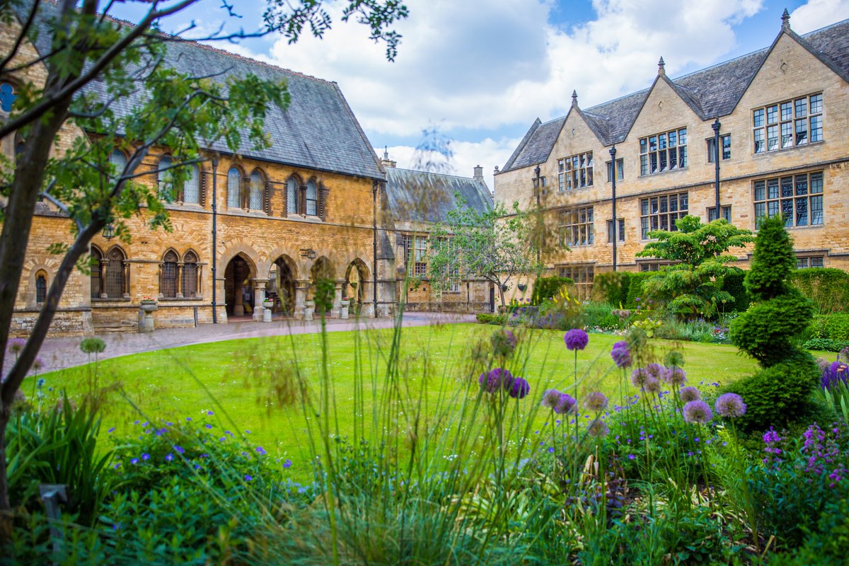 We are delighted to have been included in Carfax Education's list of the 25 best private senior schools in the UK @Carfaxedu 

timeout.com/uk/news/the-uk…