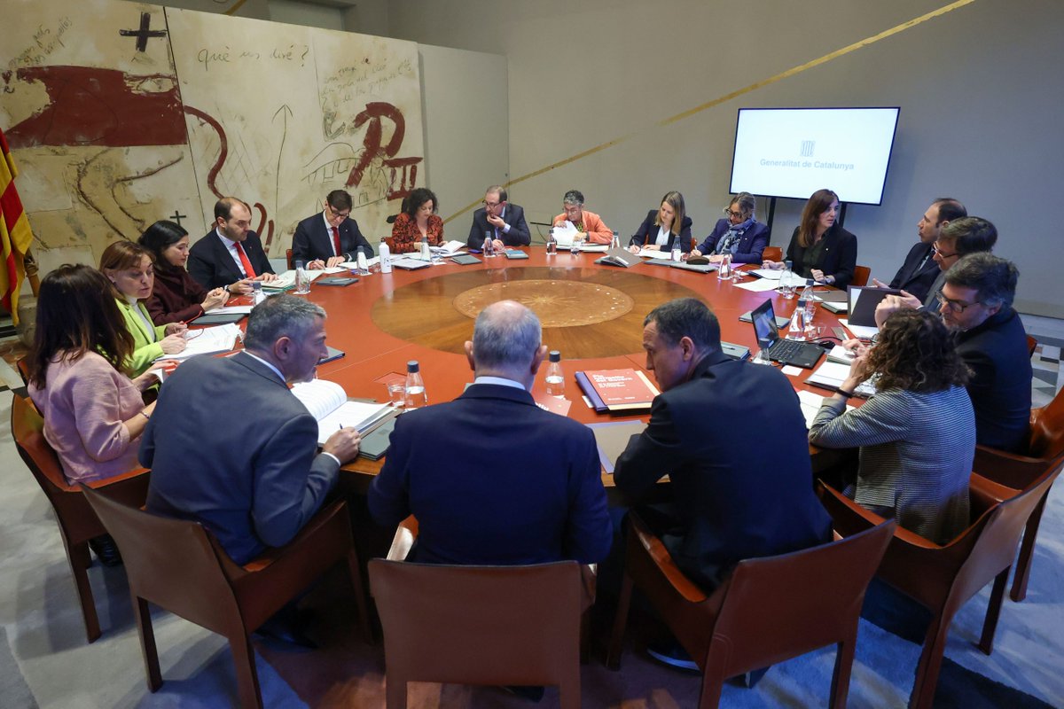 🙌Si parlem de Cultura a Catalunya, ara que governa <a href="/socialistes_cat/">Socialistes PSC/❤</a>, podem afirmar que existeix un full de ruta ben dissenyat i determinat. Ens ho explica <a href="/JoanFMarco/">J. F. Marco</a> en aquest article⬇️

✍️Govern Illa, bons auguris per a la cultura🌹
endavant.info/govern-illa-bo…