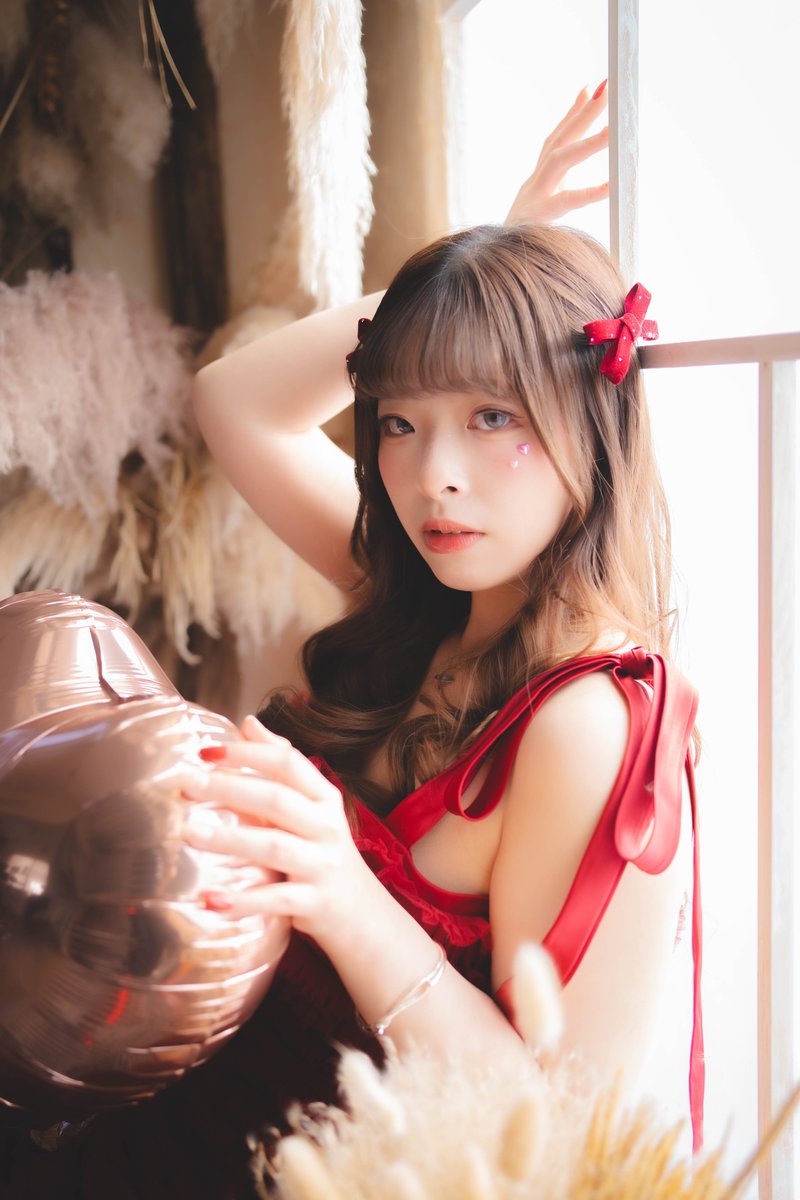 明日はバレンタインだよ
#ValentinesDay #バレンタイン　#撮影会モデル ＃撮影募集　#ポートレート撮影 
📷　<a href="/yoakenowatashi/">-夜明- Portrait Photographer</a>