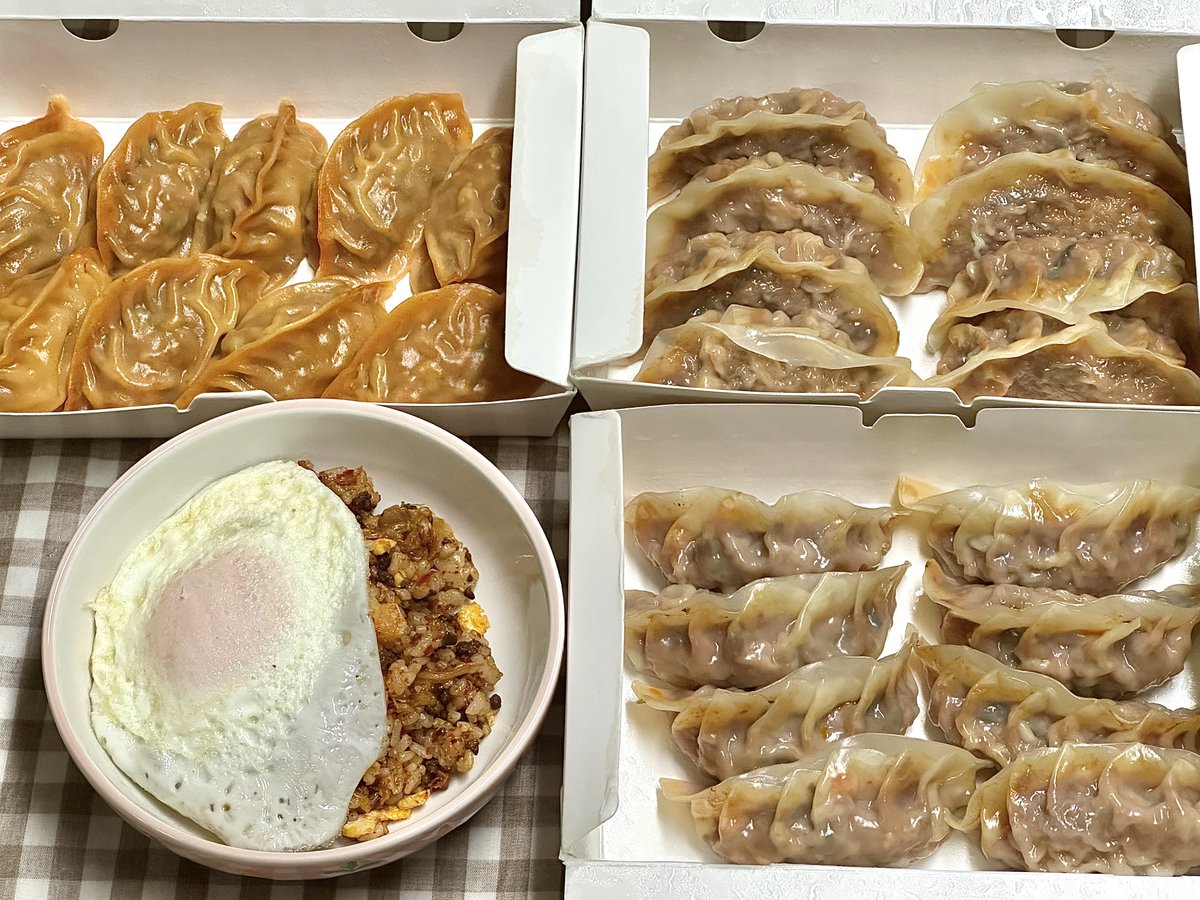 tamasigsalog's tweet photo. 김치볶음밥에 반찬 김치만두 참을 수 없음 https://t.co/er1byqP4uP
