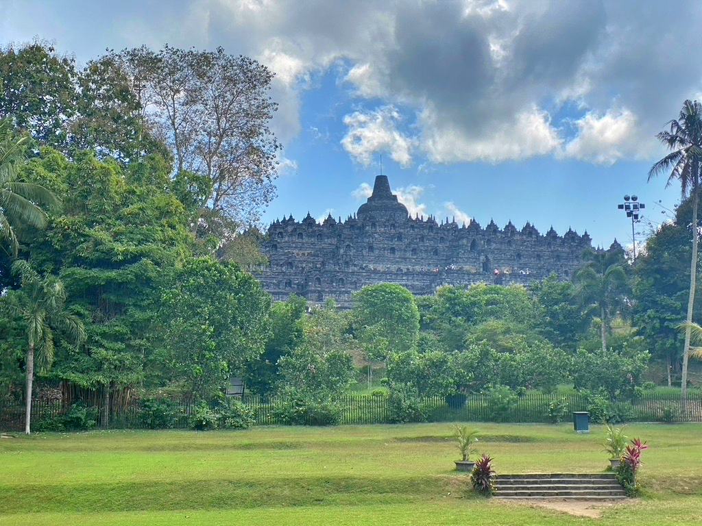 JogjaExplore's tweet image. This 8-day tour takes you on a whirlwind adventure through three of its most iconic destinations: Jakarta, Bandung, and Jogja, showcasing the diversity of Javanese life. Admin
More click jogjaexplore-tours.com/jakarta-bandun…
@everyone #javaoverlandtour #javatour