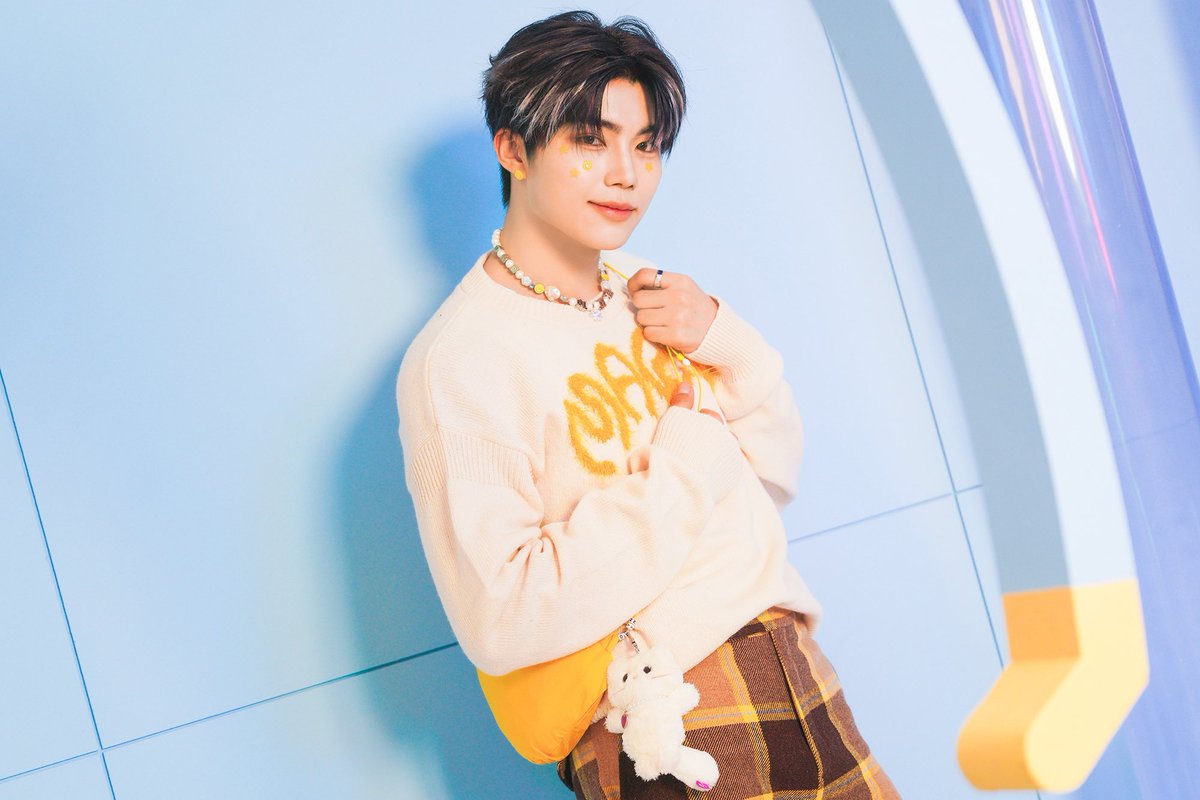 ZB1_jp's tweet photo. _📸

ZEROBASEONE Japan 1st EP 
『PREZENT』

Behind the Scenes of Jacket Shooting 
#PARKGUNWOOK #パクゴヌク 

🔗https://t.co/iRNuWjT9QH

#ZEROBASEONE #ZB1
#PREZENT
#NOW_OR_NEVER
#Only_One_Story https://t.co/hWoNY2oWKt