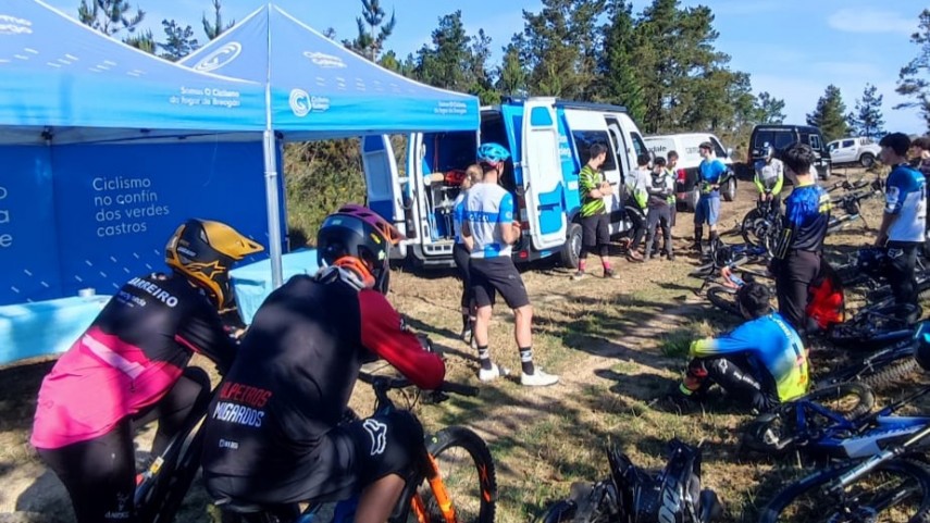 #FormaciónFCG | O Enduro abre a temporada das Xornadas de Tecnificación FCG

🚵‍♀️🚵‍♂️ Unha vintena de riders compartirán sesións de adestramento e charlas este sábado no <a href="/ConcelloOleiros/">Concello de Oleiros</a> 

🔗 fgalegaciclismo.es/index.php/es/s…