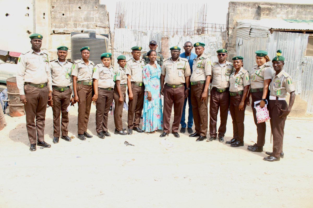 hopebehindbar's tweet photo. The @insideouthub_ is already making a powerful impact! A beneficiary of the initiative, IG Wagozie launched a sensitization campaign at Suleja Correctional Facility to encourage his fellow inmates to embrace rehabilitation efforts and engage in skill acquisition. 

There was a showcase of products made by women behind bars through the hub, including bags, clothes, soaps, and antiseptics of high quality. 

Our team proudly honoured the invitation to the event which was attended by Hon. Controller of Corrections FCT Command - CC Bosun Ajibogun FCSS, FSI, Officer In-Charge Medium Security Correctional Centre - ACC Sule Ibrahim, Chief Warder Medium Security Correctional Centre Suleja - DSC Samuel Amih.