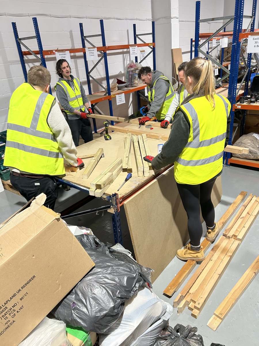 B__Foundation's tweet image. Colleagues from @BerkeleyGroupUK have been volunteering with our #CommunityPartner @Demelza at Larkfield - Demelza’s new and largest retail site. It offers a range of furniture, homeware, clothing, media and more 💖 🛍️

Thank you to our volunteers for dedicating their time!