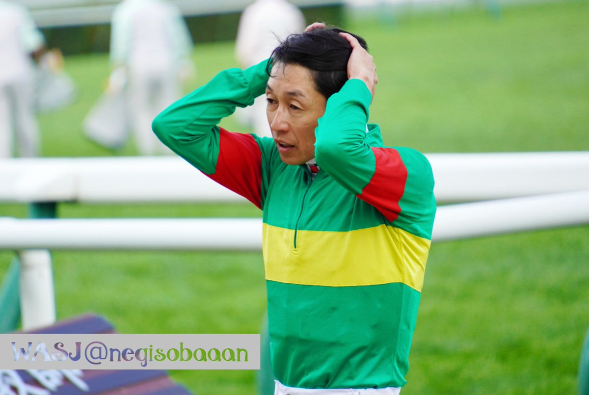 negisobaaan's tweet image. なんとなく需要がありそうな気がしたので←
髪を搔き上げるユタカさん
#WASJ2024 #武豊 騎手