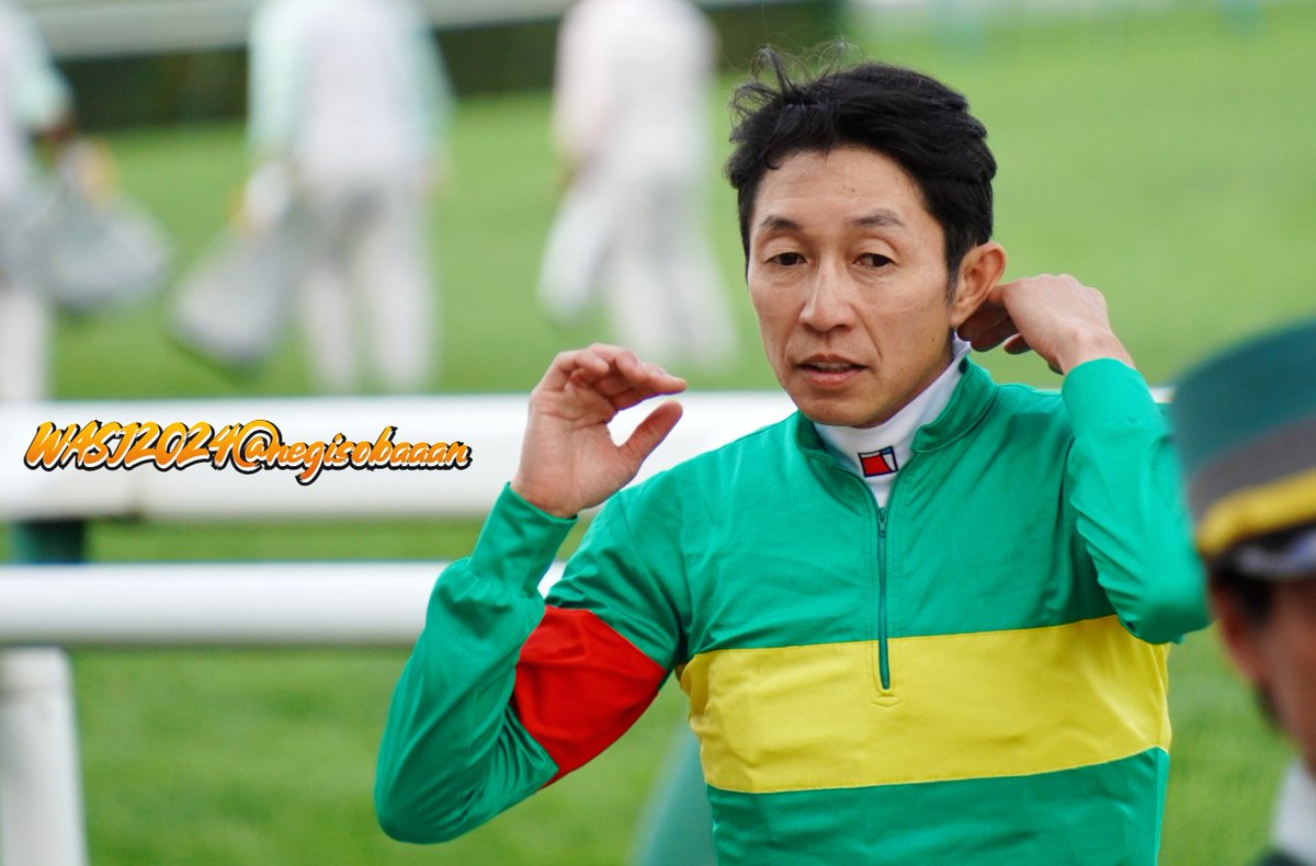 negisobaaan's tweet image. なんとなく需要がありそうな気がしたので←
髪を搔き上げるユタカさん
#WASJ2024 #武豊 騎手