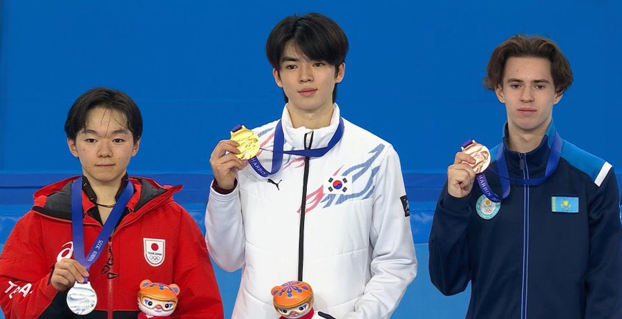 flyhanyu7's tweet photo. Once in a while we get a podium where we dont have to crop people out https://t.co/2jb4BbFVvs