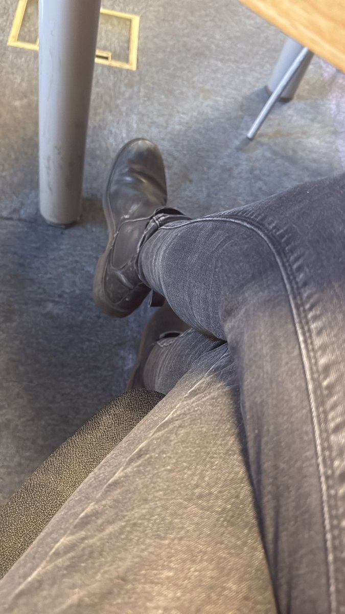 Lunch is served bitches sit under the table and clean my boots while I eat my lunch and chat with friends 

Findom Findomuk brat princess domme paypigs lunch bootfetish paypigs paypiggies humanatm glasgow