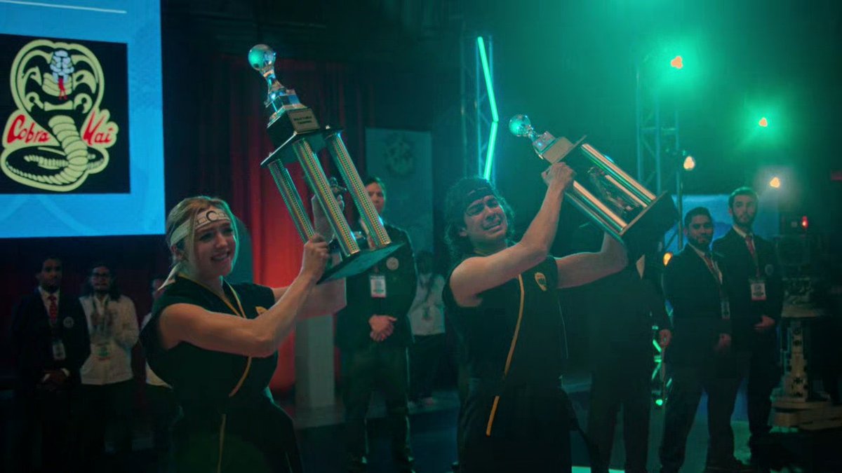 gih__vale's tweet image. repitam comigo:
COBRA KAI NEVER DIES