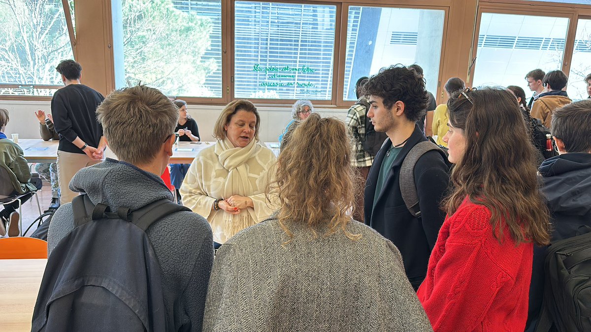 Chaque 11 février, c'est la Journée internationale des femmes et des filles de Science. 
6 fresneliennes ont participé ce jour à l’événement de la Licence MPCI AMU. 
Conférence et table ronde ce matin puis ce midi à la BU St Jérôme speed-meeting.
#Formation #egalite #WomeninSTEM