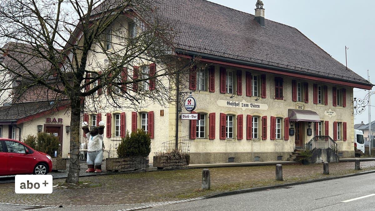 AargauerZeitung (@aargauerzeitung) on Twitter photo Das Fell des Bären wird verteilt – geschichtsträchtige Beiz schreibt ein weiteres trauriges Kapitel aargauerzeitung.ch/aargau/aarau/m… Das Fell des Bären wird verteilt – geschichtsträchtige Beiz schreibt ein weiteres trauriges Kapitel aargauerzeitung.ch/aargau/aarau/m…