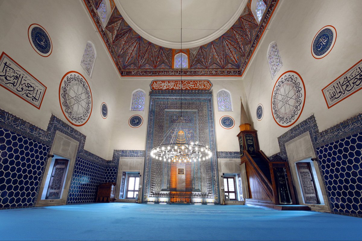Bağışlanma, rahmet ve mağfiret gecesi olan Berat Kandili’nin milletimize ve tüm İslam âlemine hayırlar getirmesini temenni ediyorum. Dualarınızın kabul, gönüllerinizin huzurla dolması dileğiyle… Kandiliniz mübarek olsun.