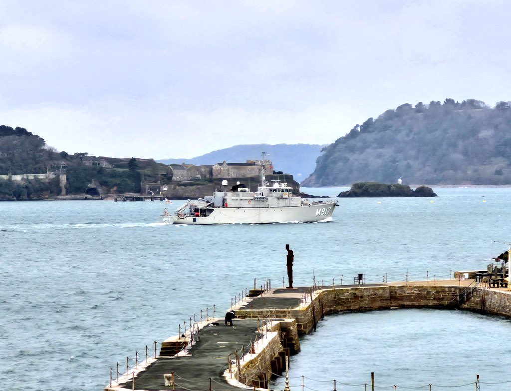 WarshipCam's tweet photo. Royal Belgium Navy Tripartite-class minehunter BNS Crocus (M917) coming into Plymouth, England - February 13, 2025 #bnscrocus #m917
SRC: TW-@_cherry_jones_ https://t.co/K7cJSWQyFw