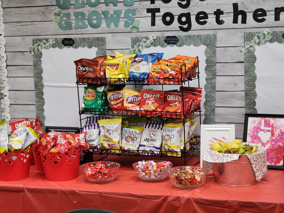 Our wonderful PTA treated us to a tasty treat today! We are lucky to have such great people supporting students, parents, and teachers! #ValentinesTreats ❤️ ❤️