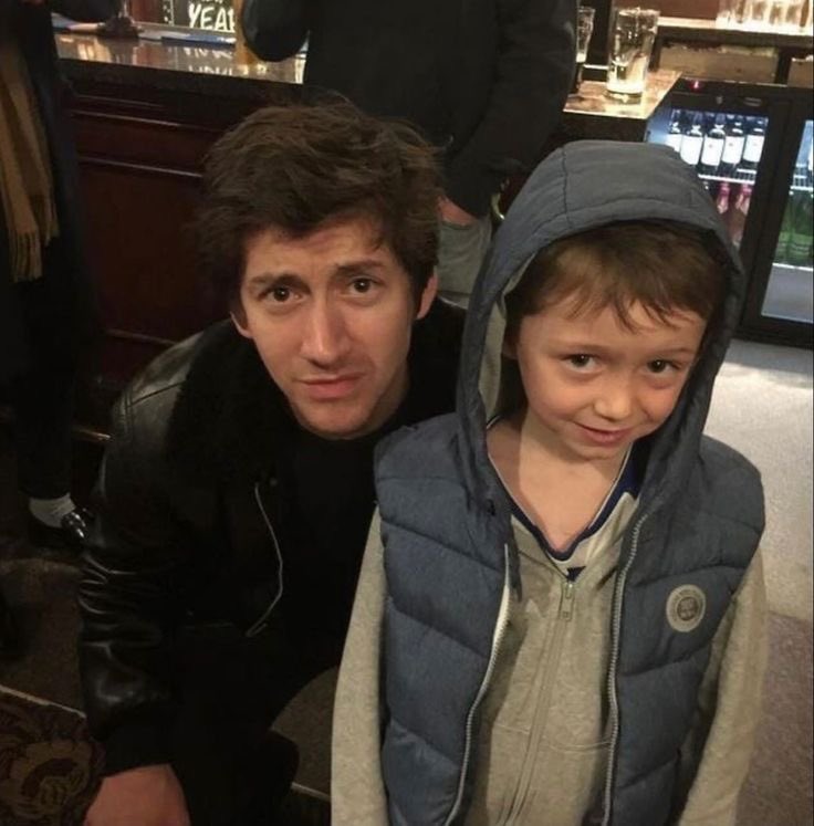 turnerdua's tweet photo. alex turner com crianças é um tópico muito sensível https://t.co/atLCM92Wrn