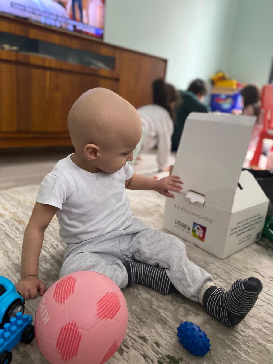 #ÖnceÇocuklarİyileşsin diyerek yapacağın her yardımdan emin olabilirsin. Hayırlara vesile olmak kadar mutluluk verici ne olabilir? Lösev ile #KoliKoliMutluluk lösemili çocukların yüreklerine serpiliyor.
<a href="/ustunezer/">Dr. Üstün EZER</a> <a href="/hulya_unver/">Hülya ÜNVER</a> <a href="/julidearifoglu/">Dr.Julide Arifoğlu</a> <a href="/zakine_tas/">Zakine Karausta</a>