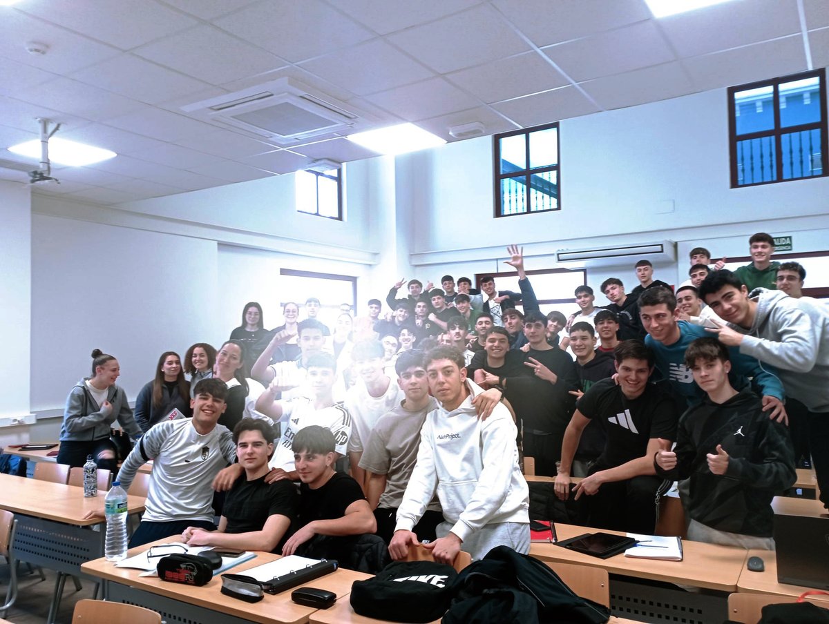 ➡️¿Has oído hablar de TGfU, Educación Deportiva o Aprendizaje Cooperativo?

🚀En Fundamentos Pedagógicos de la Actividad Físico-Deportiva, nuestros alumnos los ponen en práctica junto a  <a href="/lourdes_merono/">Lourdes Meroño</a> y <a href="/CatiCastroC/">Cati Castro Colomer</a> 📚🏃‍♂️

¿Cuál de estos modelos usarías en tus clases? 👇👀