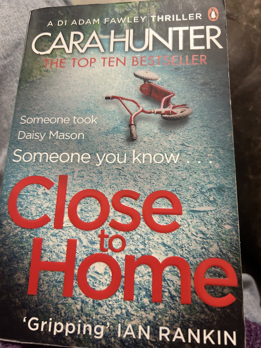 treezyoung's tweet image. Thought I’d revisit Daisy’s story before settling down with the latest @CaraHunterBooks book. Very excited for Making a Killing 📚🥰