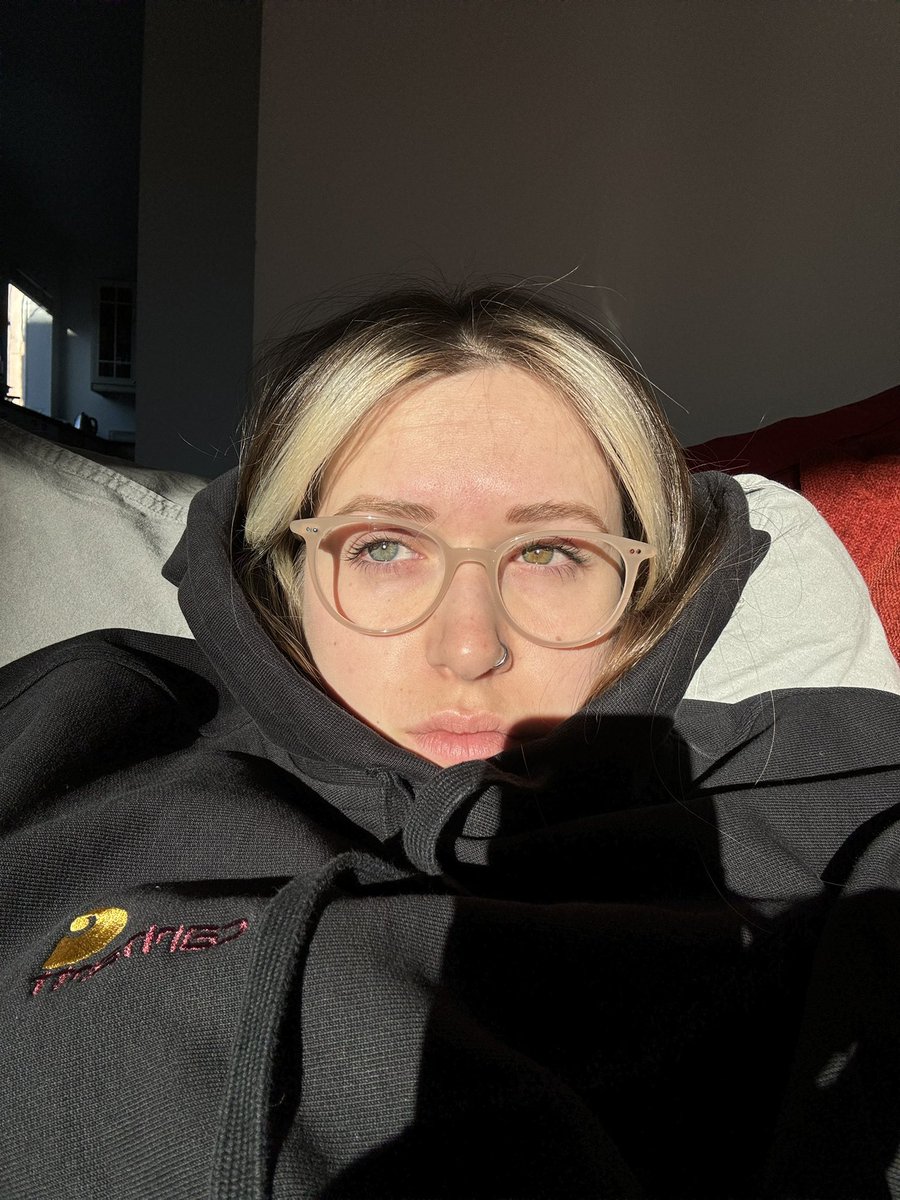 илона, через і tweet media