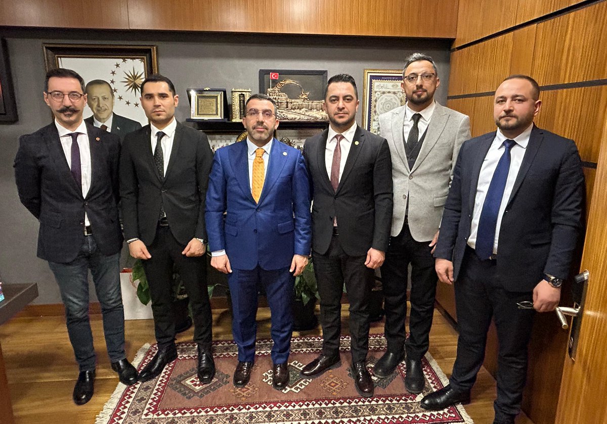 Ademcalkin's tweet photo. 📍 TBMM

▪️ Gazi Meclis'imizde; Kars Baro Başkanımız @NecatYagci ve Baro Yönetiminden; Ümit Korkmaz, Fatih Kaya, Fırat Acay ve Yakup Çağrı Arısoy'u misafir ederek, çalışmalar hakkında istişarede bulunduk.

Değerli Başkanımıza nazik ziyaretleri için teşekkür ediyor, çalışmalarında başarılar diliyorum.
@KarsBarosu