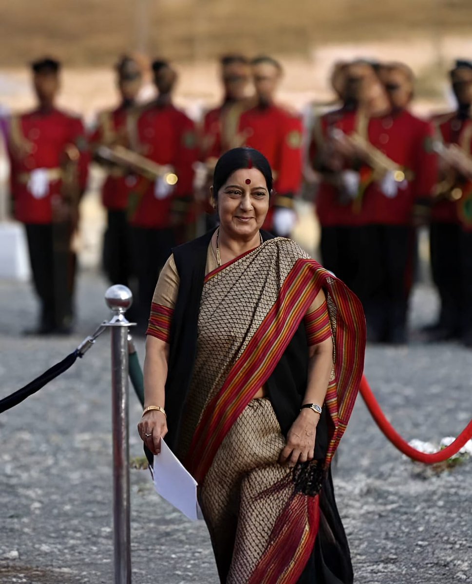Bansuri Swaraj (@bansuriswaraj) on Twitter photo प्रिय माँ <a href="/SushmaSwaraj/">Sushma Swaraj</a>,
जन्मदिन की हार्दिक शुभकामनाएँ।
आपकी कमी हर पल खलती है, लेकिन आपकी प्रेरणा हर कदम पर संबल देती है। जब-जब जनता की सेवा में खड़ी होती हूँ, आपकी आवाज़, आपका आशीर्वाद महसूस करती हूँ।
फिर मिलेंगे माँ… तब तक कान्हा आपको अपने हृदय से लगाए रखें।
Happy Birthday! प्रिय माँ <a href="/SushmaSwaraj/">Sushma Swaraj</a>,
जन्मदिन की हार्दिक शुभकामनाएँ।
आपकी कमी हर पल खलती है, लेकिन आपकी प्रेरणा हर कदम पर संबल देती है। जब-जब जनता की सेवा में खड़ी होती हूँ, आपकी आवाज़, आपका आशीर्वाद महसूस करती हूँ।
फिर मिलेंगे माँ… तब तक कान्हा आपको अपने हृदय से लगाए रखें।
Happy Birthday!