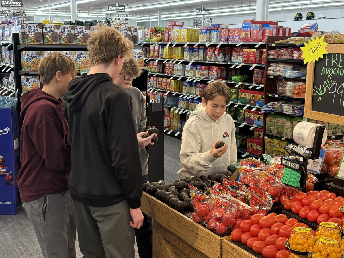 BizMathGuy's tweet image. Business Math 8 - students budgeting challenge shopping at Fareway to create a meal for a party of four—all within a $20 limit. Builds financial literacy showing how smart shopping can stretch a dollar without sacrificing quality. #BearGrove #Bizmathguy @ByronMSBears @ByronBears