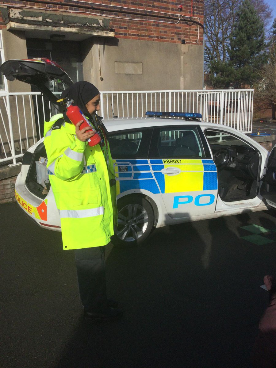 HarbornePrimary's tweet photo. Reception have been learning all about police. What a special treat for our children when PC Abdullah arrived in her police car and sounded the siren! We learnt all about her uniform and how police officers keep us safe. Thank you West Midlands Police #happypupils https://t.co/MrmU7rSoRe