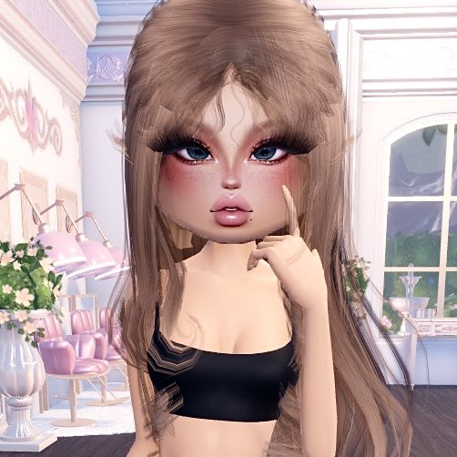 i will never understand why some people don't use lashes, they make the face look 10x better😭