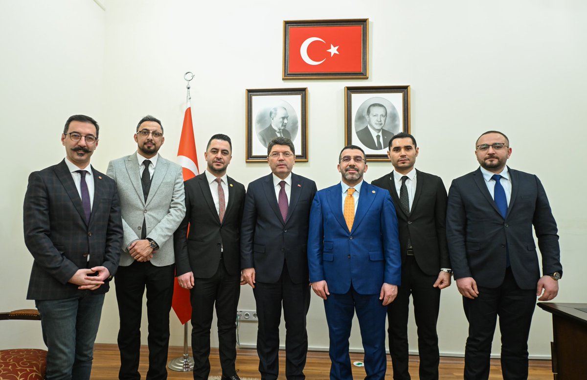 ▪️ Adalet Bakanımız Sayın <a href="/yilmaztunc/">Yılmaz TUNÇ</a>'u, Kars Baro Başkanımız <a href="/NecatYagci/">Av.Necat YAĞCI</a> ve Baro Yönetimimiz ile birlikte ziyaret ederek, Kars'ımız taleplerini ilettik. 

Değerli Bakanımıza yakın ilgisi dolayısıyla teşekkür ediyor, çalışmalarında muvaffakiyetler diliyorum.
<a href="/adalet_bakanlik/">T.C. Adalet Bakanlığı</a>