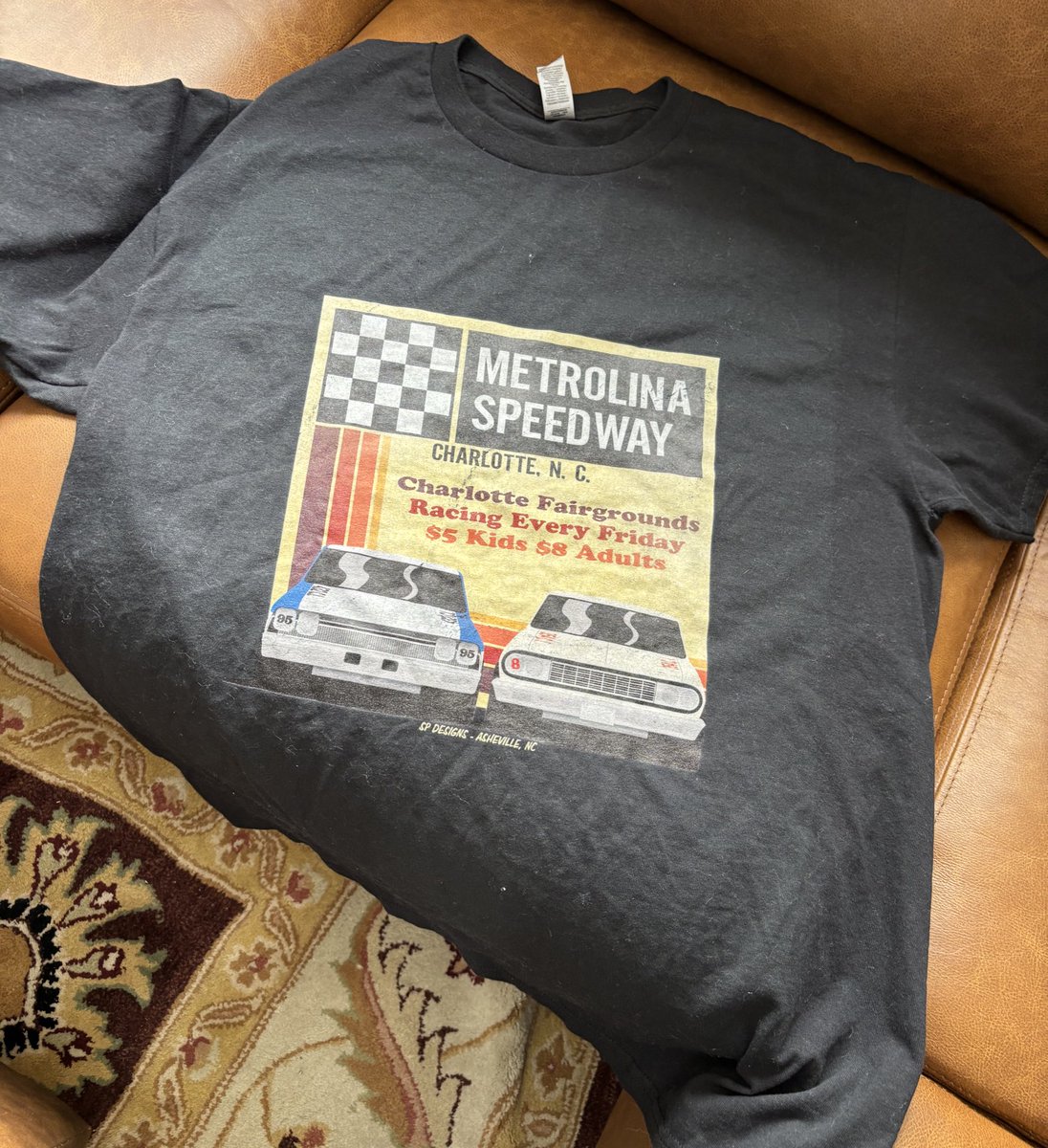 Contest! Contest! Contest!

Brand new, never worn Metrolina retro style T-shirt from SP Designs. 

Size says XL but it fits like a Medium, I think they sent me a youth XL instead 🤦🏼‍♂️😂

All you have to do is like and RT to be entered. 

Winner will be chosen after the completion