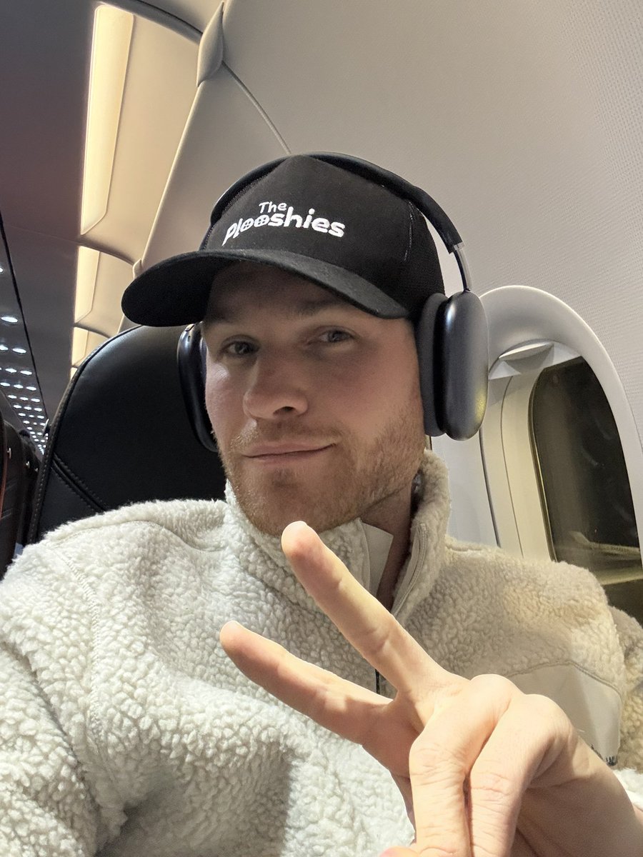 A bit delayed ✈️, but finally I’m on my way to Paris 🇫🇷! See you tonight @ the PING PONG PARTY!