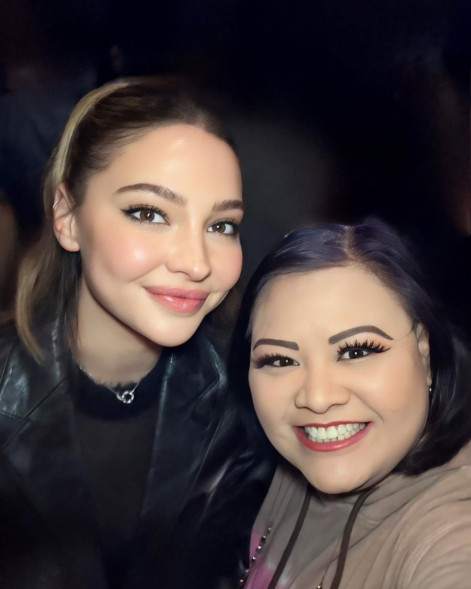MadClineUpdates's tweet photo. Madelyn with fans at the Premiere of 'Companion' (few weeks ago) #madelyncline https://t.co/pHZvxipCLi