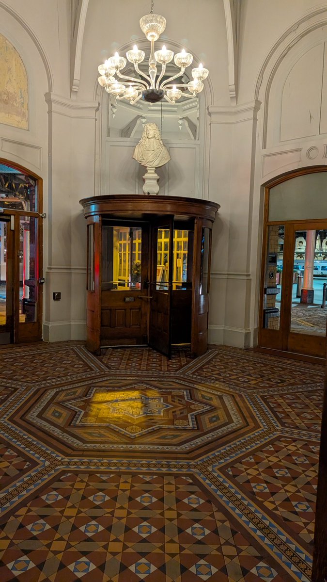 Wonderful to speak about <a href="/findingmvoice/">Finding My Voice</a> and Authentic Oracy at this beautiful venue in York for the lovely folk at the <a href="/PTIEducation/">The PTI</a> this afternoon.

Check out that floor!!   😍