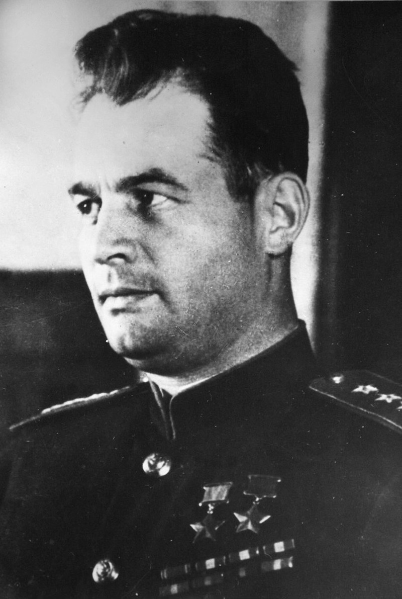 ANPIRomaPosti's tweet photo. #IvanDanilovičČernjachovskij fu il più giovane generale dell'#ArmataRossa di tutti i tempi, due volte eroe dell'#URSS, comandò il 3º Fronte Bielorusso durante l'operazione "Bagration" e l'offensiva della Prussia Orientale; morì a #Mehlsack il #18febbraio 1945 in battaglia. https://t.co/b2S27YDP1E