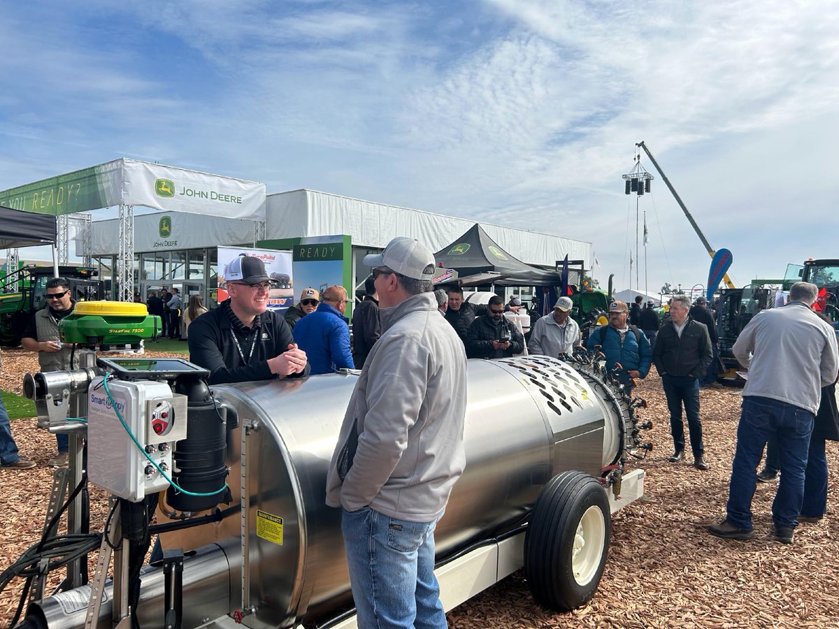 SmartApplyAg's tweet photo. 🌍 Our sales team is loving the conversations at #WorldAgExpo! If you haven't stopped by, come say "Hi!" They're ready to help with questions and can arrange field demos just in time for the upcoming spraying season! #SmartApply #AgTwitter https://t.co/qSsZ4RrVE8